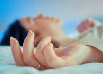sleeping positions for sciatica in pregnancy - How to Sleep Comfortably with Sciatica During Pregnancy