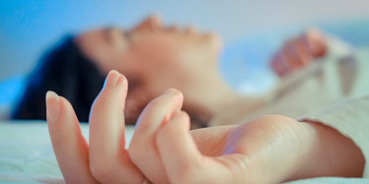 sleeping positions for sciatica in pregnancy - How to Sleep Comfortably with Sciatica During Pregnancy