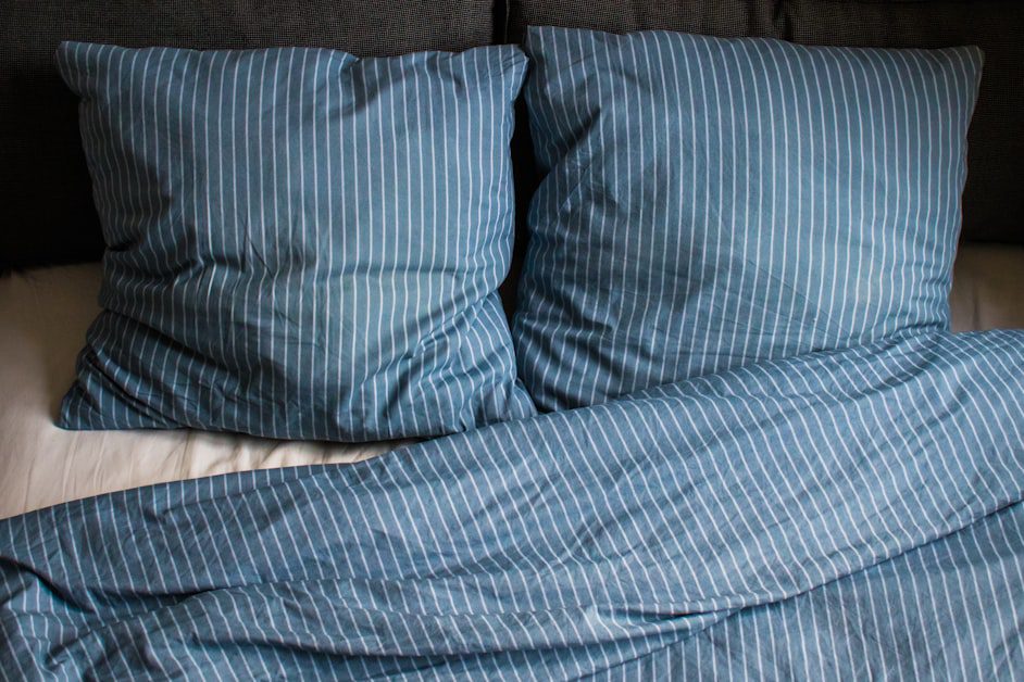 Your Pillow Setup for Maximum Comfort When Sleeping with Sciatica During Pregnancy - sleeping with sciatica during pregnancy