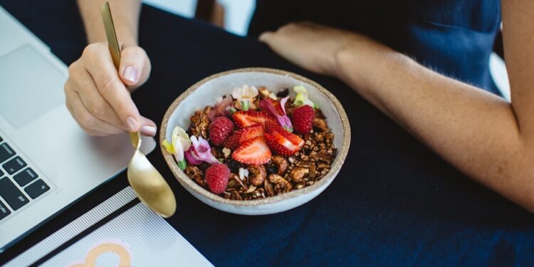 anti-inflammatory breakfast ideas for women - Anti-Inflammatory Breakfast Ideas for Women: 7 Science-Backed Options