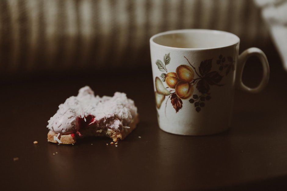 Afternoon Energy Crashes and Sugar Cravings - early signs of insulin resistance in women