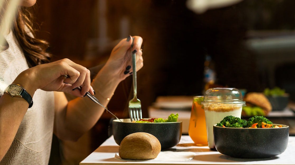 Your Body Handles the Same Meal Differently at 3 a.m. - what to eat on night shift