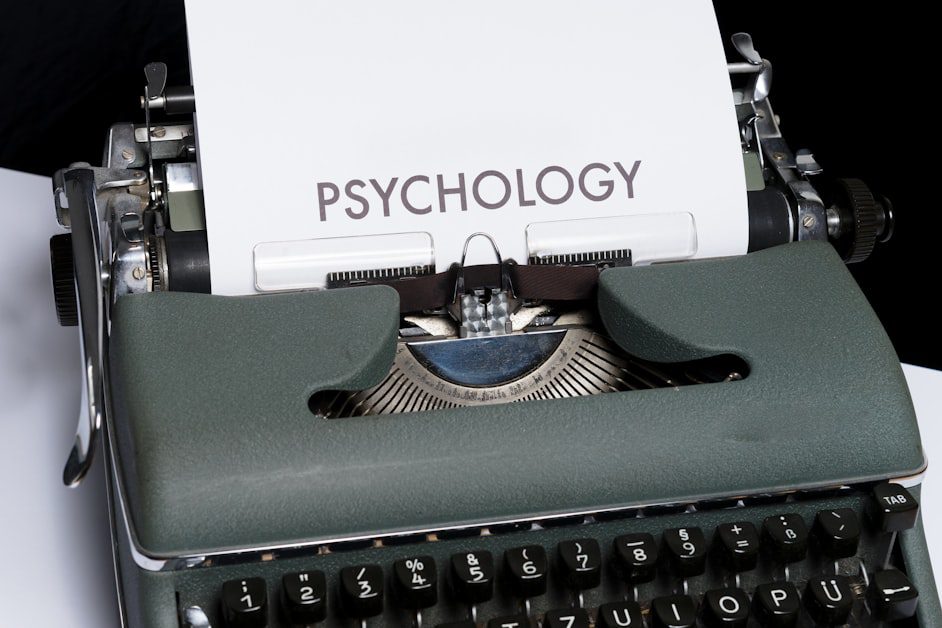 The Psychological Reason You Feel Watched: The Spotlight Effect - how to overcome gym intimidation