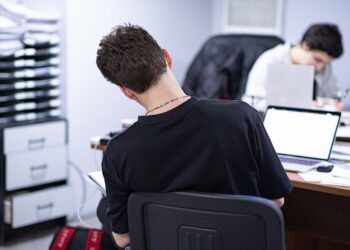 back pain desk job - I Thought My Desk Job Was Causing My Back Pain - T