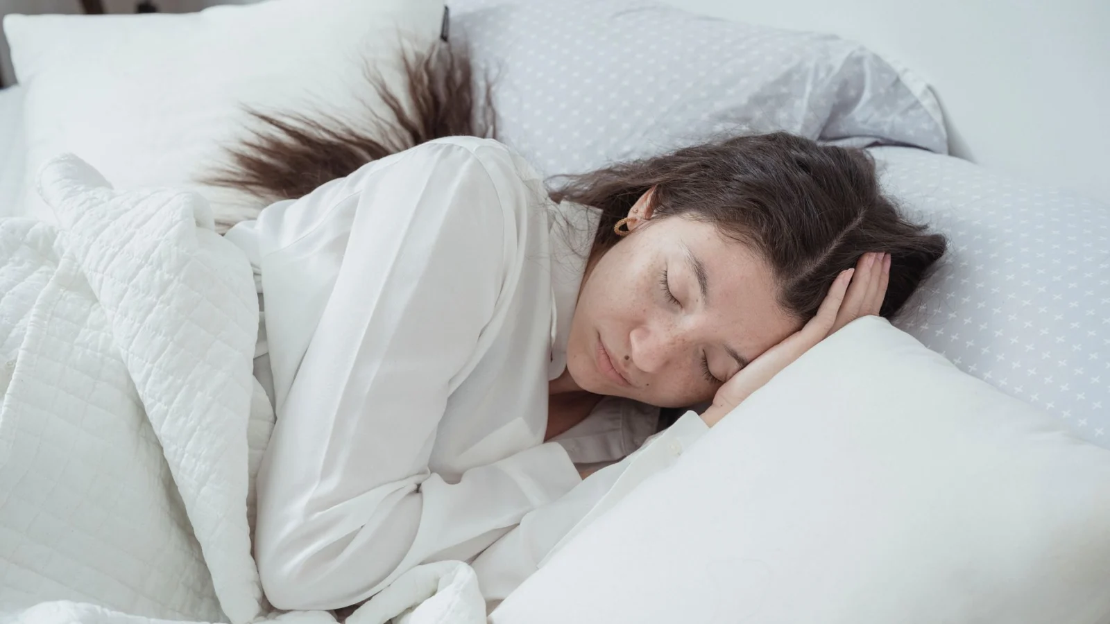 Your Pillow Setup for Maximum Comfort When Sleeping with Sciatica During Pregnancy - sleeping with sciatica during pregnancy