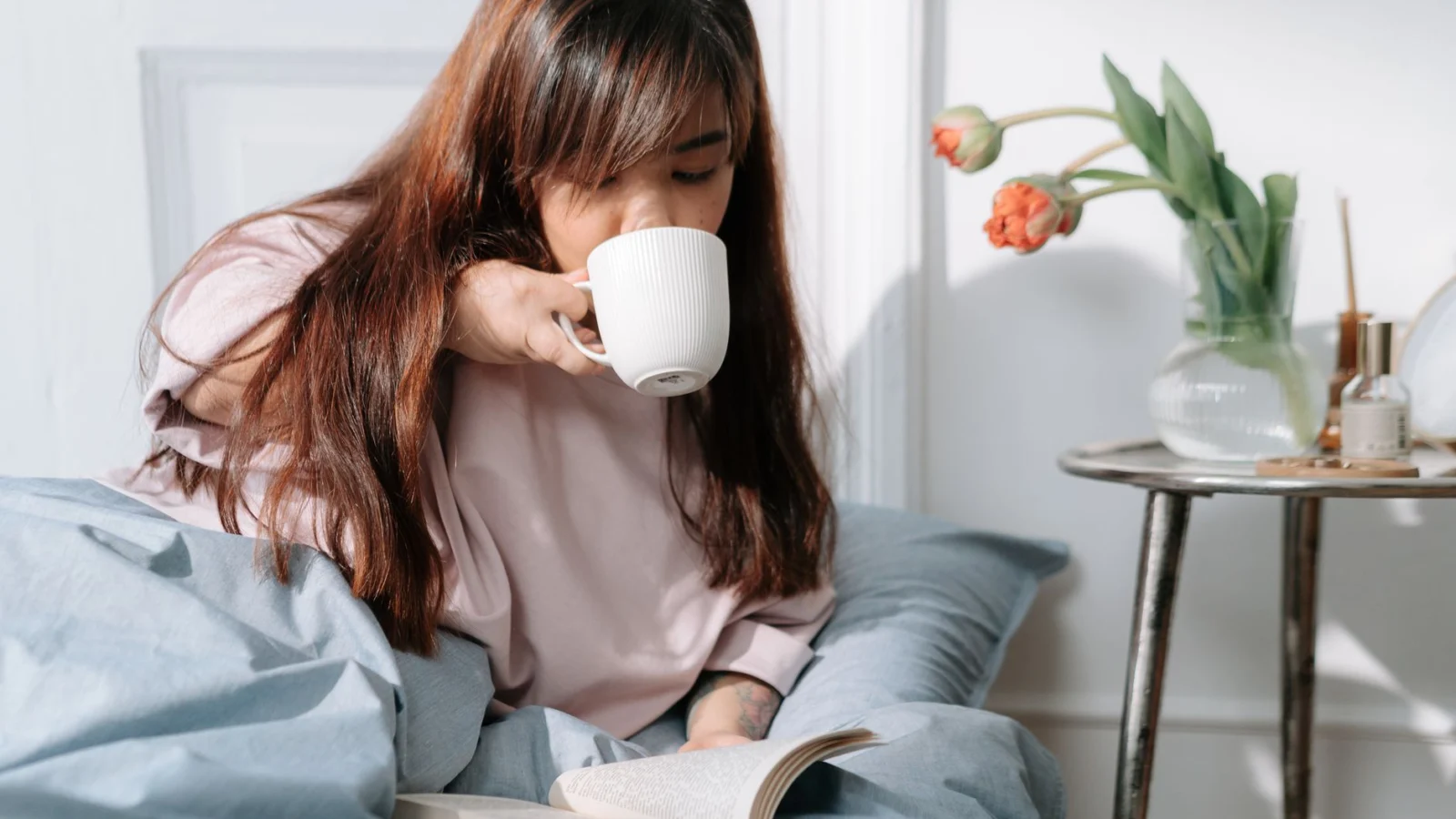 Why Evening Habits to Reduce Morning Anxiety Work: The Cortisol Awakening Response - evening habits to reduce morning anxiety