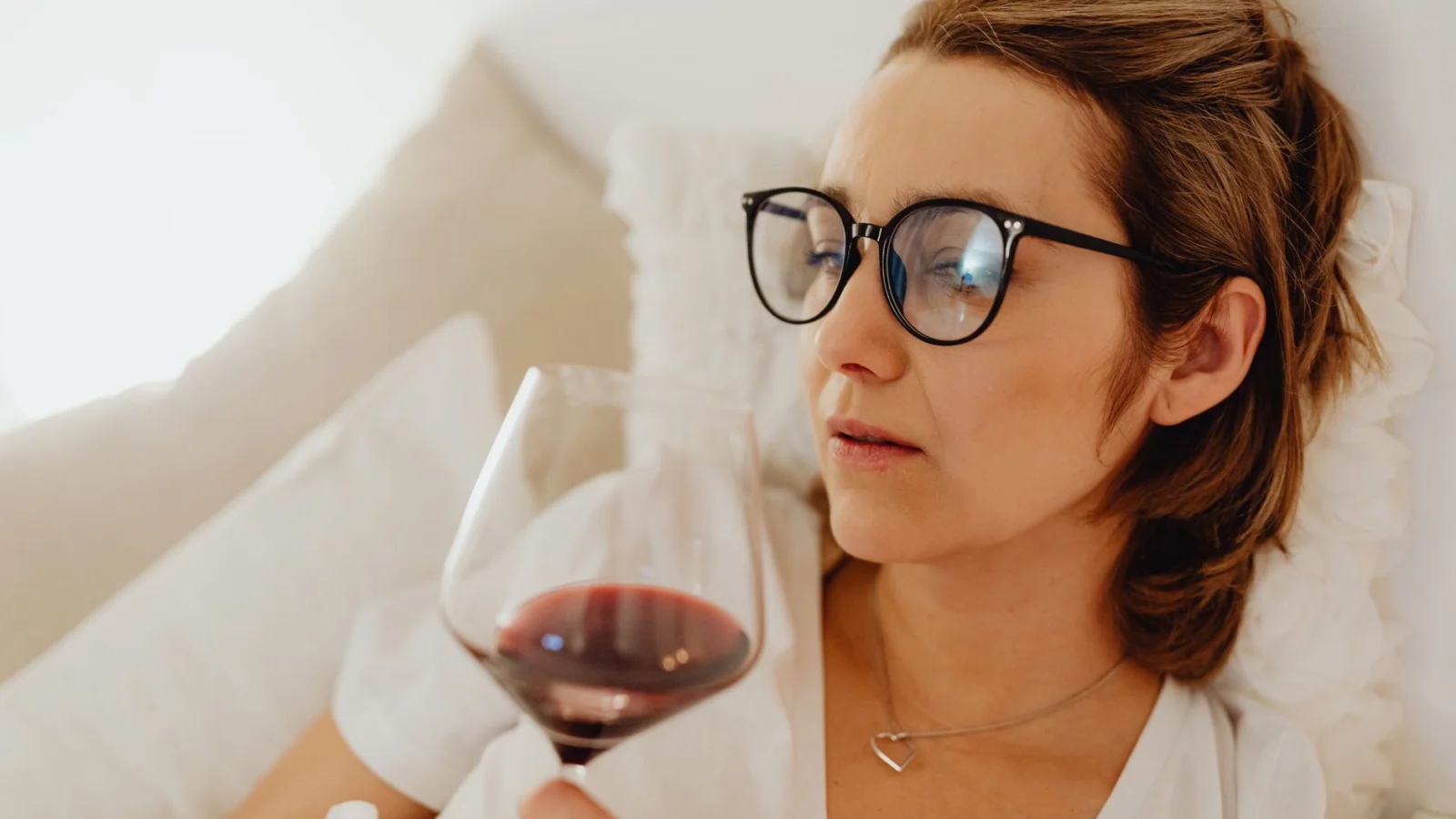 Headaches or Migraines That Track Your Cycle - signs of histamine intolerance in women