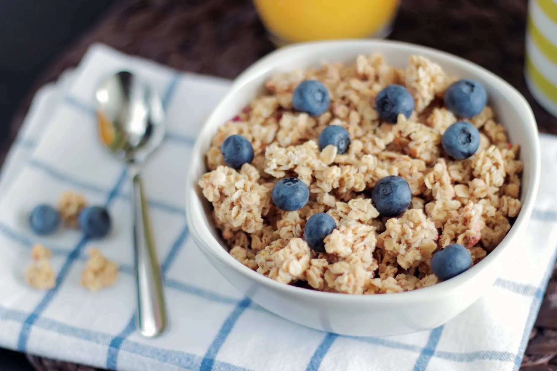 A delicious and healthy granola bowl topped with fresh blueberries, perfect for a nutritious breakfast